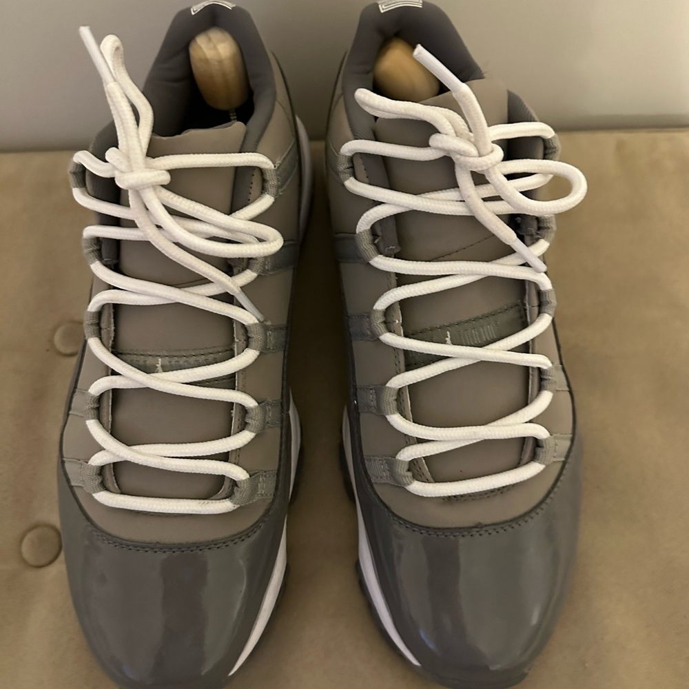 Men’s Jordan retro sneakers
